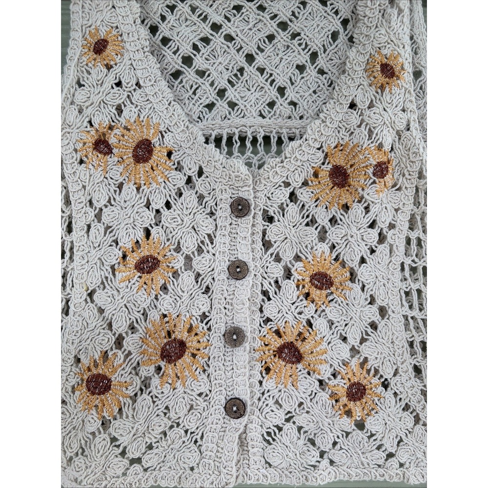 Rebellion Crochet Crop Top in Light Pink with Sunflower Embroidery - Picture 4 of 7